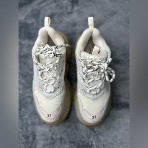 Balenciaga Triple S Sneaker Clear Sole in light beige double foam/mesh